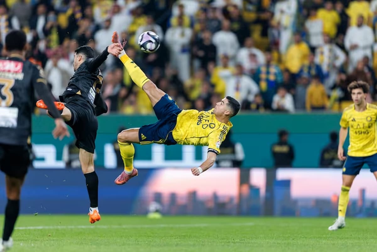 Cristiano Ronaldo Menutup Kemenangan Al-Nassr dengan Gol Akrobatik: 4-1 Atas Al Khaleej