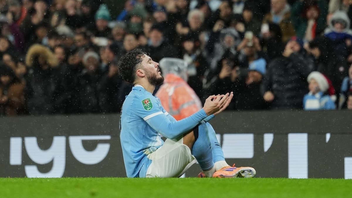 Bukan Declan Rice atau Moises Caicedo, Rayan Cherki Dinobatkan sebagai Gelandang Terbaik Premier League Saat Ini