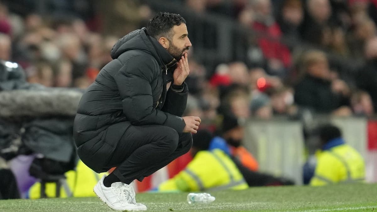 Kenapa Rúben Amorim Menggantikan Casemiro? Analisis Keputusan Tak Taktis di Laga United vs Newcastle