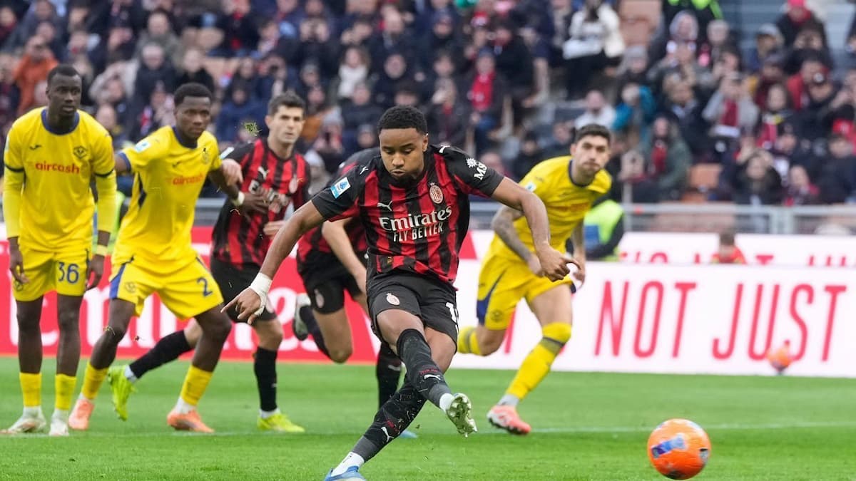Hasil Milan vs Verona: Nkunku Pecah Telur dengan Brace, Rossoneri Menang Telak & Sempat Geser Inter dari Puncak