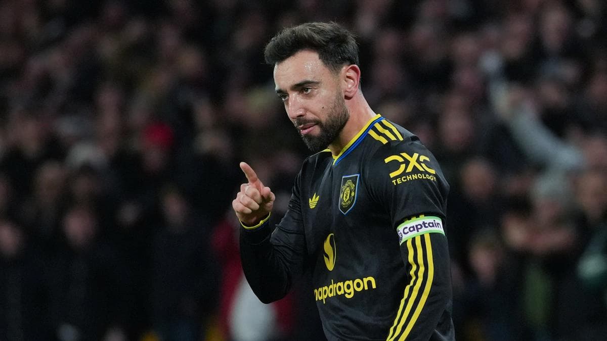 Patrice Evra: Sisi Negatif Kepemimpinan Bruno Fernandes sebagai Kapten Manchester United