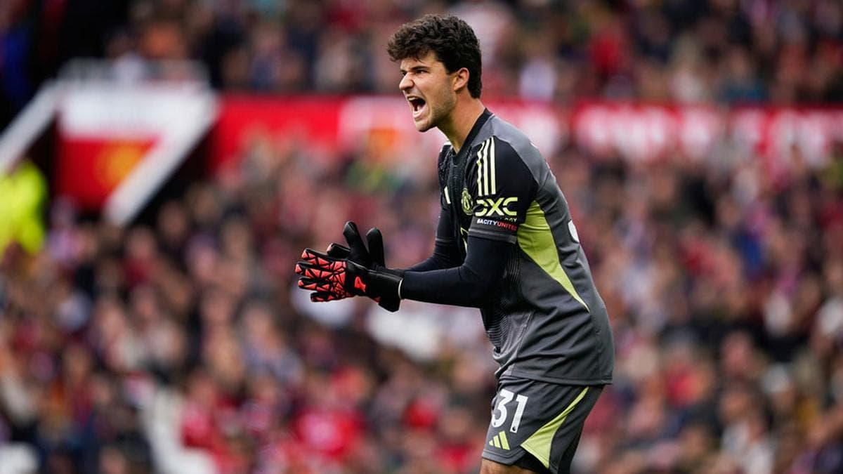 Bersama Senne Lammens, MU Diklaim Bakal Kembali Bergelimang Trofi Juara: Keyakinan Eks Kiper Legenda