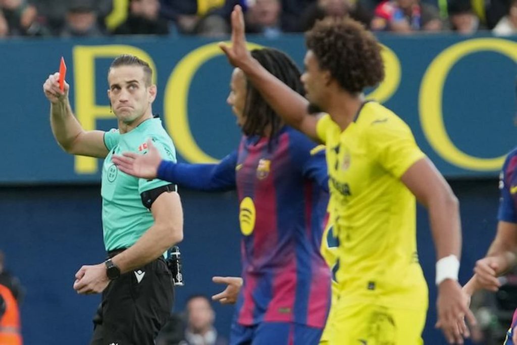 Setelah Kemenangan atas Villarreal, Hansi Flick Siapkan Pertemuan Mendesak dengan Deco – Transfer Bek Jadi Prioritas?