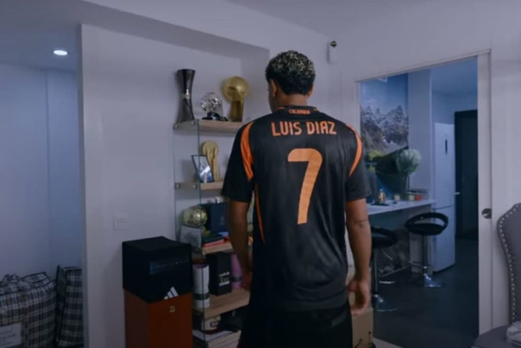 Lamine Yamal Terciduk Pakai Jersey Luis Díaz Usai Buka Channel YouTube: Ini Maknanya