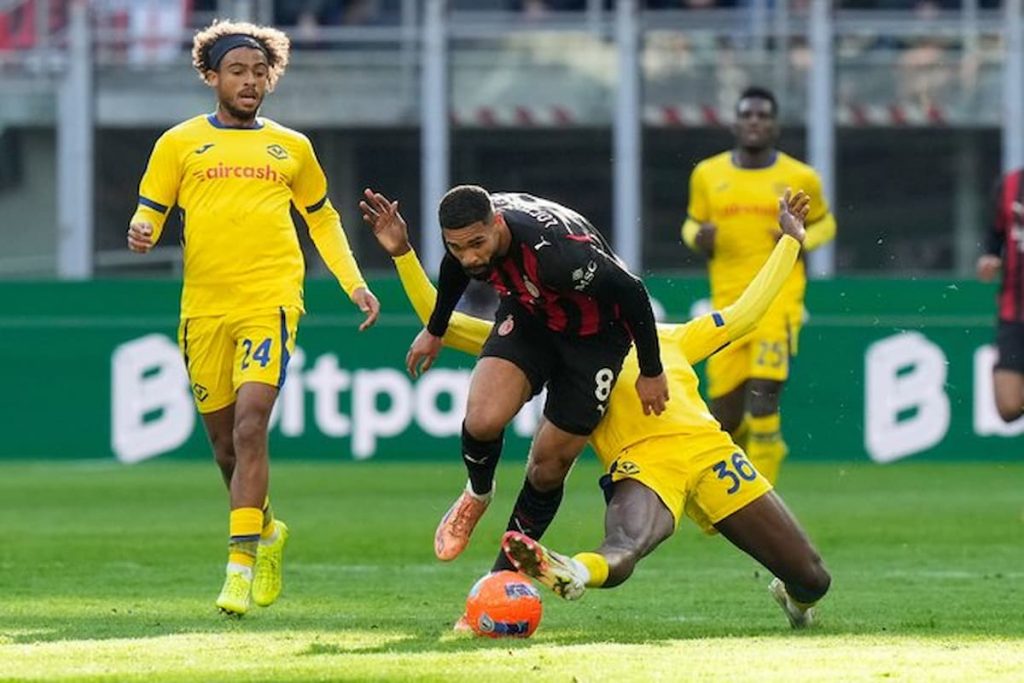 Hasil Milan vs Verona: Nkunku Pecah Telur dengan Brace, Rossoneri Menang Telak & Sempat Geser Inter dari Puncak