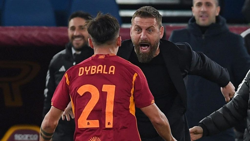 Momen Emosional di Olimpico: Dybala Memeluk De Rossi, Sang Legenda Mengaku “Marah di Dalam”